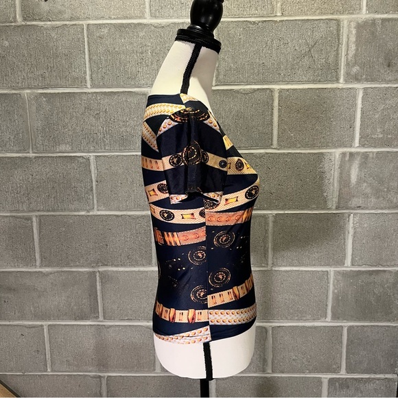 2 Women’s tops. - Picture 3 of 11